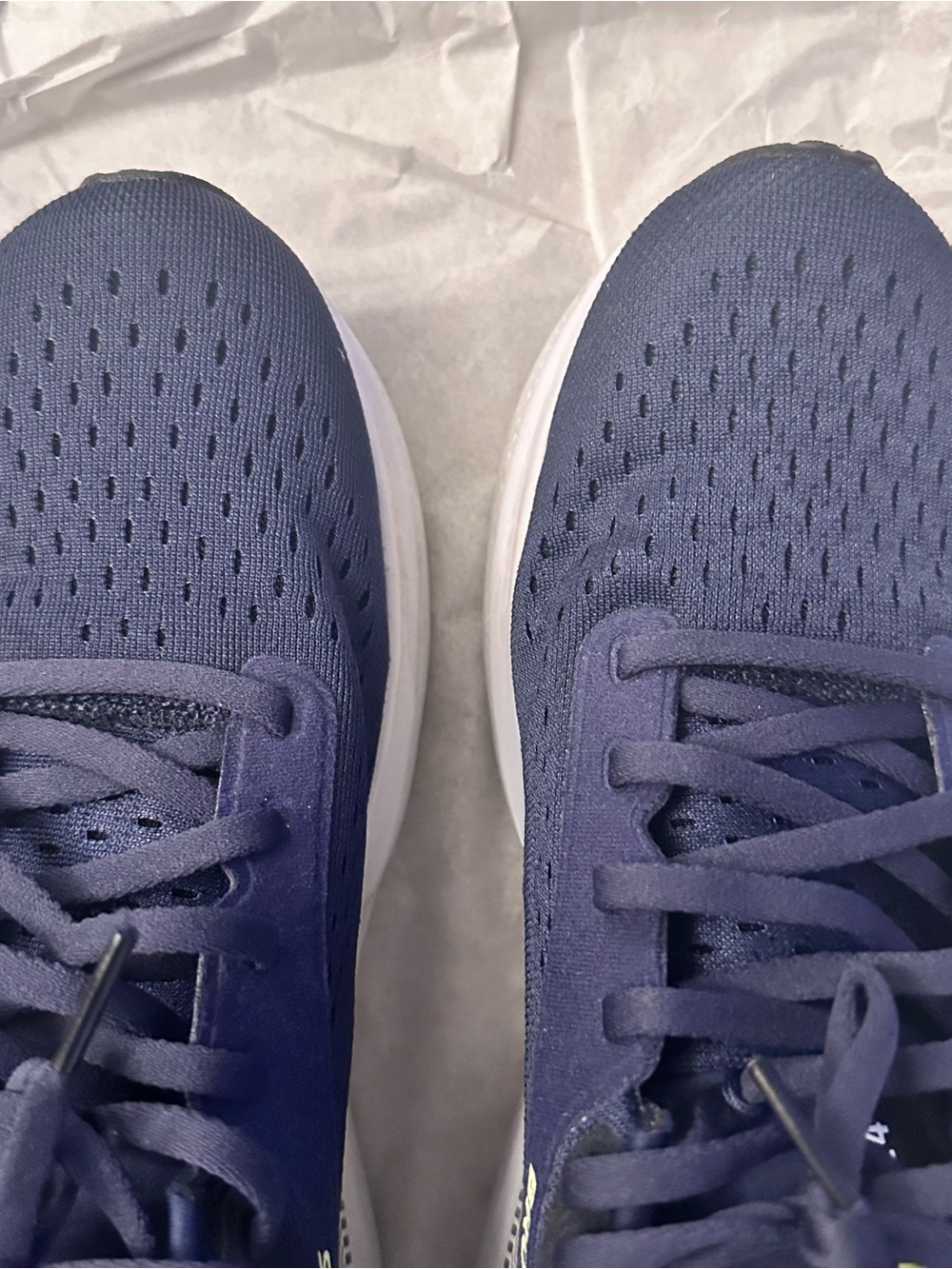 Brooks Men's Adrenaline GTS 24
Navy (Size 9.5) FINAL $55 - Picture 2 of 7